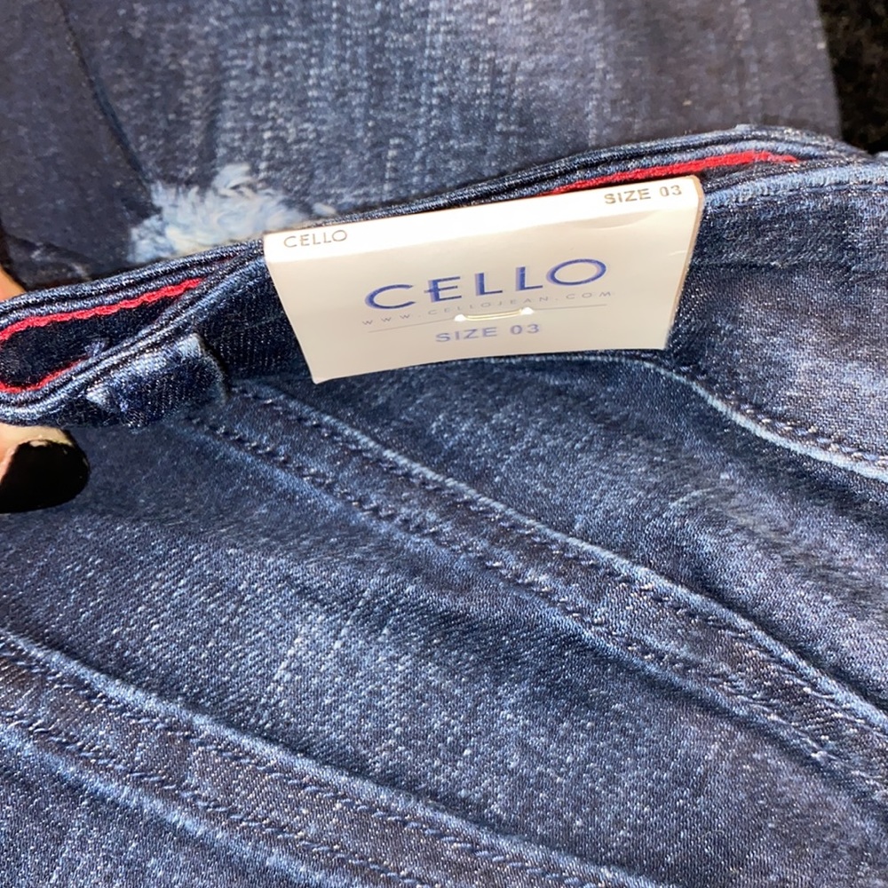 Distressed Jeans - Picture 5 of 6